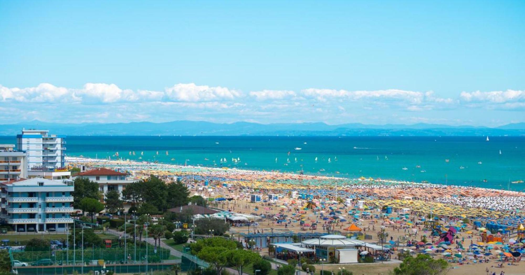 Spacious With Large Terrace - Beahost Appartamento